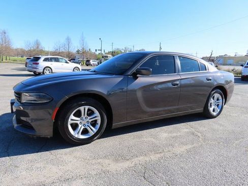 Used 2021 Dodge Charger SXT w/ Leather Interior Group image 4