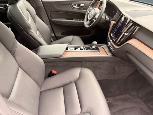 Certified 2023 Volvo XC60 B5 Plus w/ Climate Package image 27