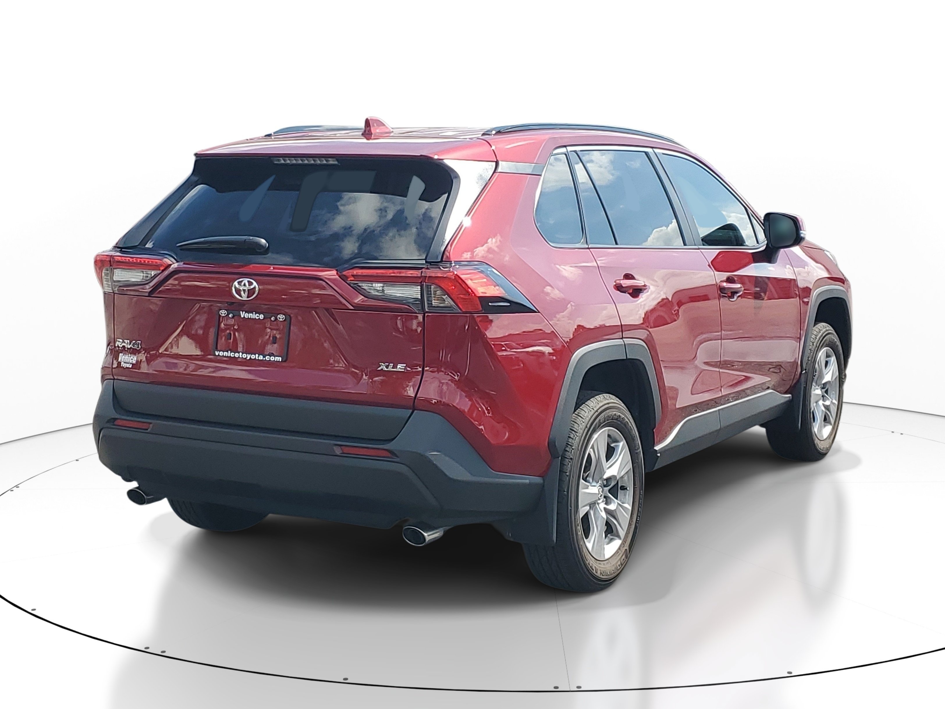 Used 2025 Toyota RAV4 XLE w/ Convenience Package FWD image 6