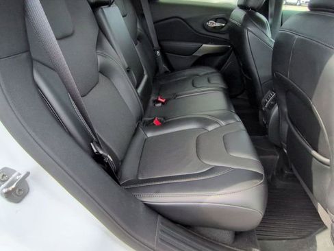 Used 2021 Jeep Cherokee Latitude Lux w/ Comfort/Convenience Group image 24