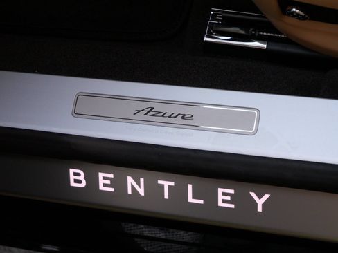 Used 2026 Bentley Flying Spur Plug-In Hybrid AWD/4WD image 17