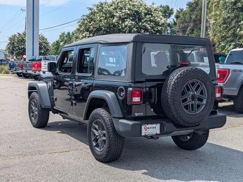 Used 2022 Jeep Wrangler Unlimited Sport AWD/4WD image 5