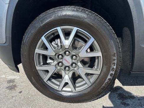 Used 2022 GMC Acadia SLE w/ Driver Convenience Package image 9