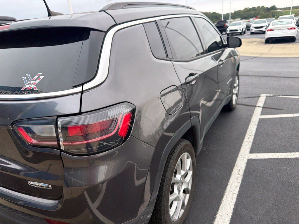 Used 2022 Jeep Compass Latitude w/ Sun and Sound Group AWD/4WD image 3