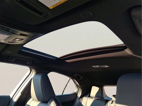 Used 2025 Lexus UX 300h AWD image 15