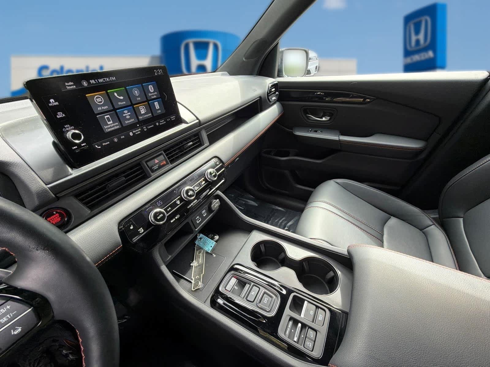 Used 2025 Honda Pilot TrailSport image 22