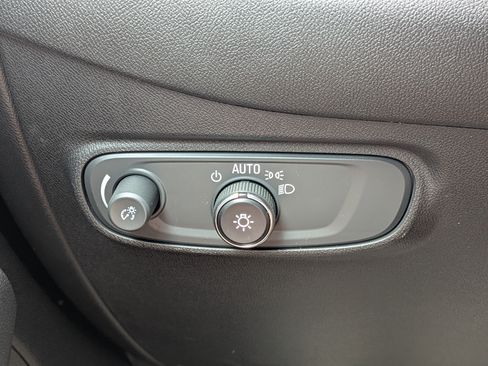 Used 2022 Chevrolet Equinox LS FWD image 23
