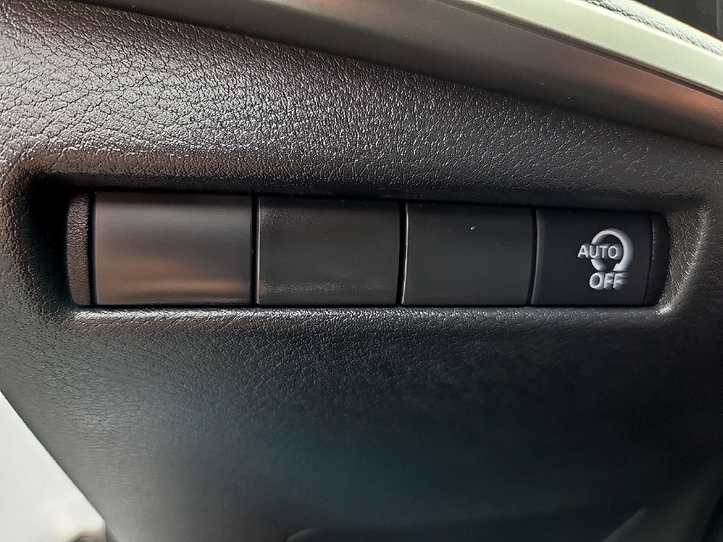 Used 2025 Nissan Kicks S FWD image 19