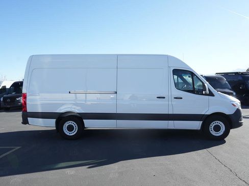 Used 2023 Mercedes-Benz Sprinter 2500 image 5