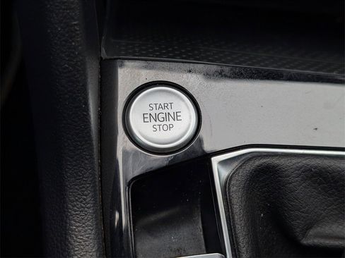 Used 2023 Volkswagen Taos SE w/ Panoramic Sunroof Package image 28