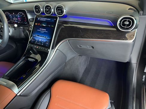 Used 2025 Mercedes-Benz GLC 300 4MATIC image 23