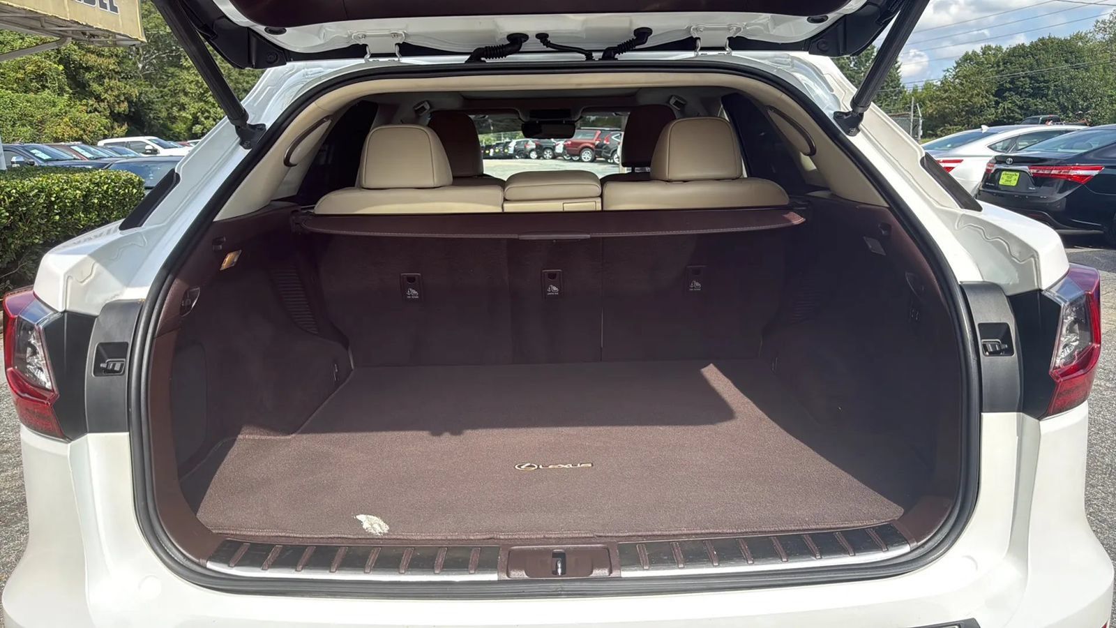 Used 2019 Lexus RX 450h AWD w/ Luxury Package image 17