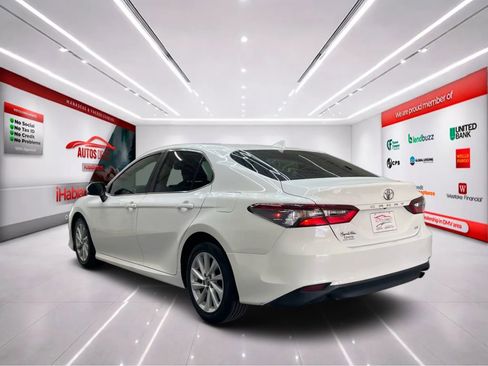 Used 2022 Toyota Camry LE FWD image 6