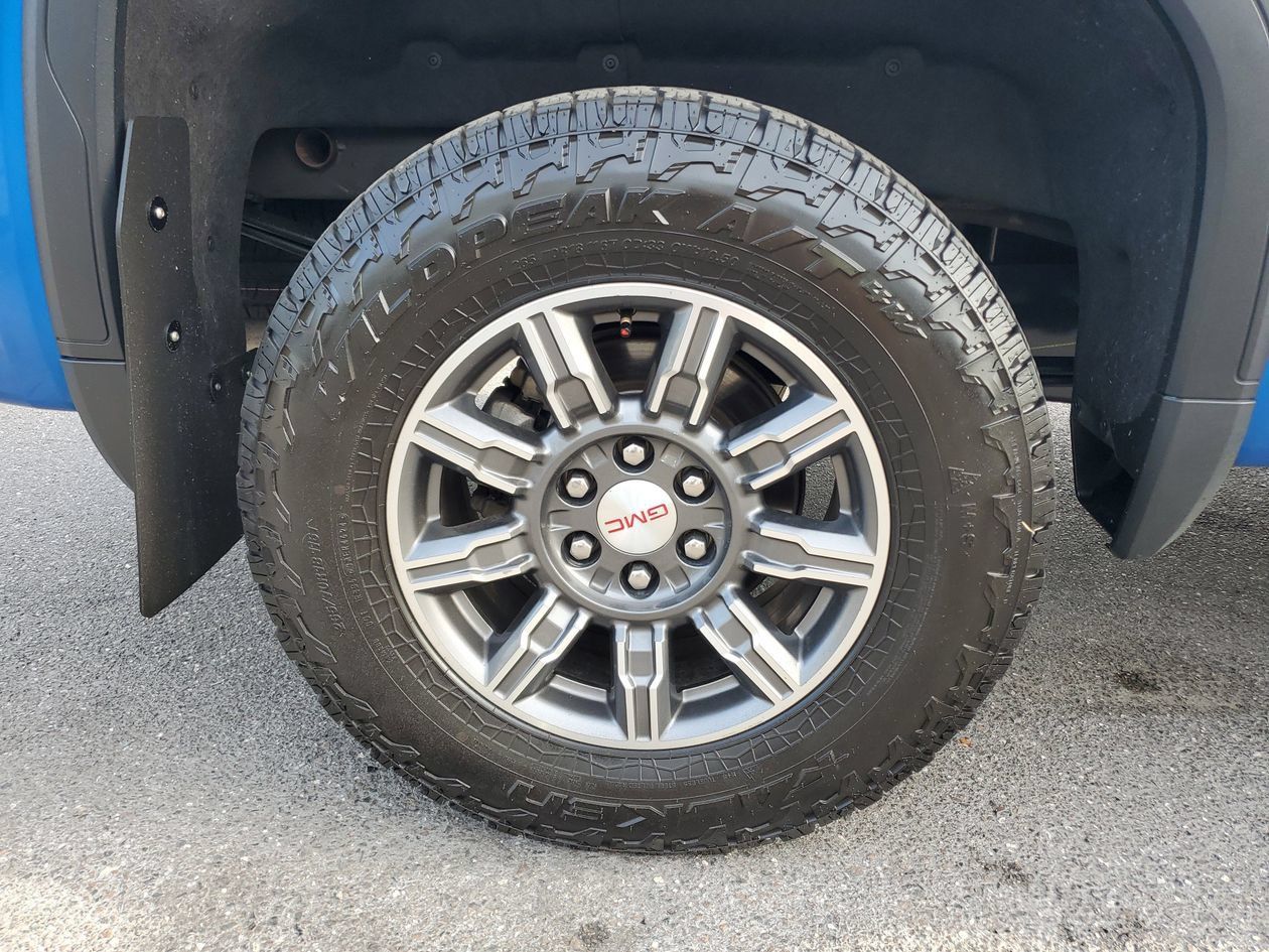 Used 2024 GMC Sierra 1500 AT4 w/ Technology Package AWD/4WD image 5