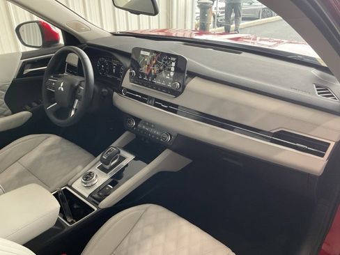 Used 2024 Mitsubishi Outlander SEL image 25