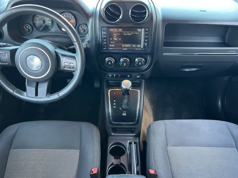 Used 2016 Jeep Patriot Latitude FWD image 4