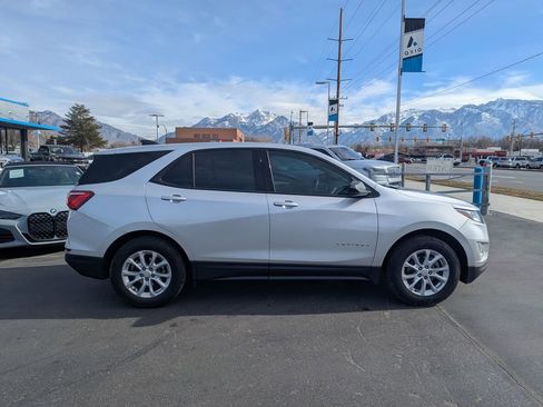 Used 2019 Chevrolet Equinox LS w/ LS Convenience Package image 2