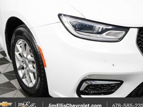 Used 2024 Chrysler Pacifica Touring-L FWD image 36