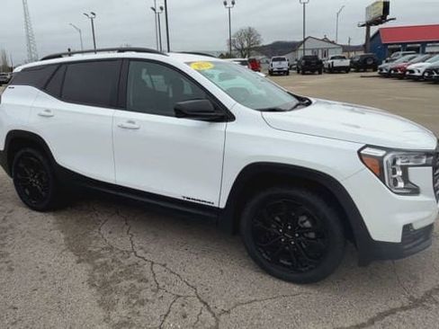 Used 2022 GMC Terrain SLE w/ Driver Convenience Package AWD/4WD image 3