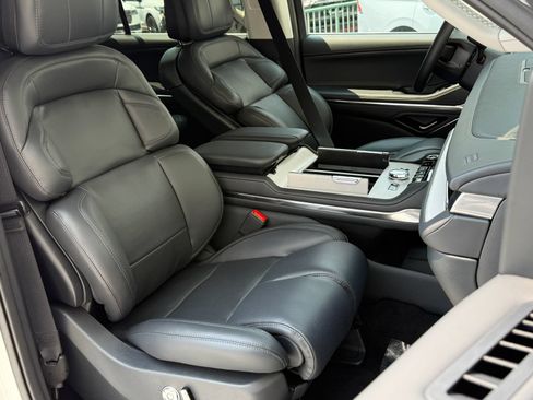 New 2027 Lincoln Navigator Premiere AWD/4WD image 14