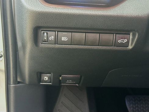 Used 2022 Toyota RAV4 Limited image 10