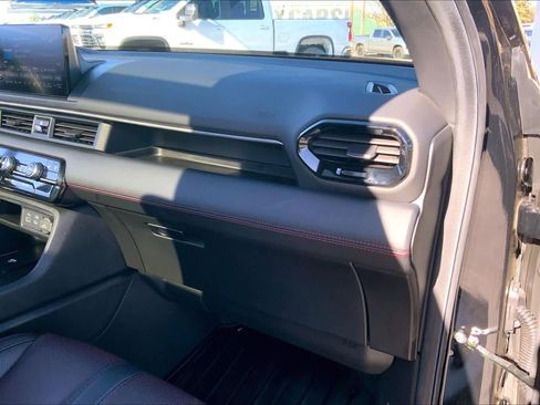 Used 2025 Honda Pilot Black Edition image 19