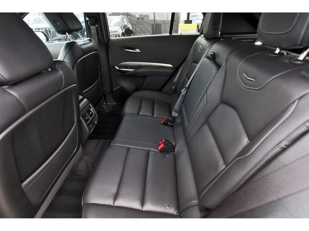 Used 2025 Cadillac XT4 Premium Luxury FWD image 7