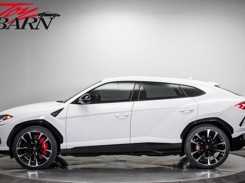 Used 2022 Lamborghini Urus AWD/4WD image 2