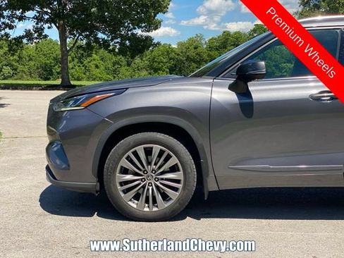 Used 2021 Toyota Highlander Platinum AWD/4WD image 10