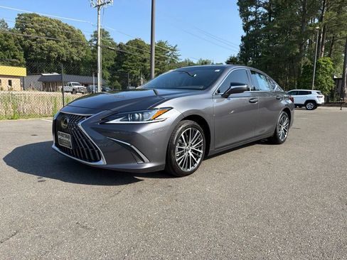Used 2023 Lexus ES 250 w/ Premium Package AWD/4WD image 2