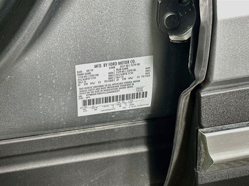 Used 2020 Ford Explorer XLT w/ Comfort Package RWD image 12