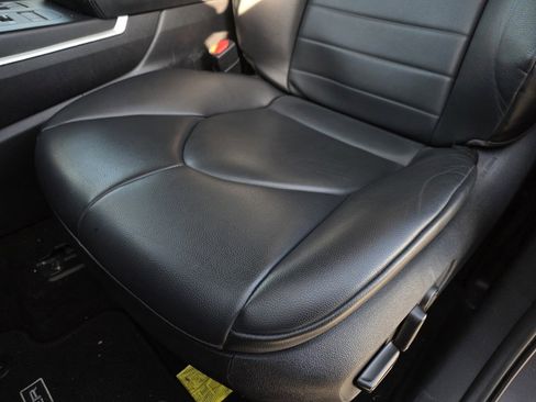 Used 2024 Toyota Highlander XLE image 23