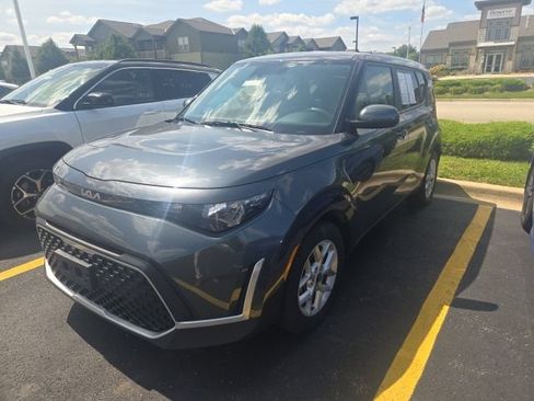 Used 2025 Kia Soul LX w/ LX Technology Package FWD image 3