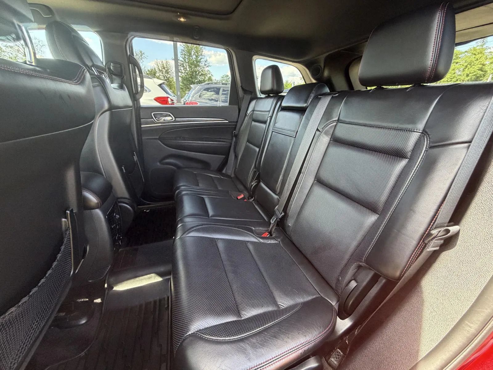 Used 2017 Jeep Grand Cherokee Trailhawk w/ Trailhawk Luxury Group AWD/4WD image 16