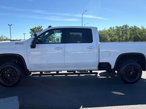 Used 2022 Chevrolet Silverado 2500 LT w/ Convenience Package image 7