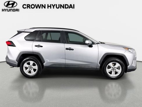 Used 2020 Toyota RAV4 XLE w/ Convenience Package FWD image 5