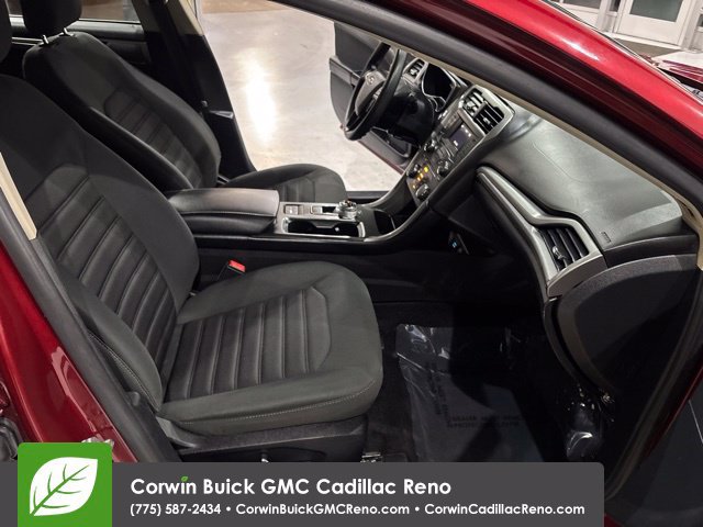 Used 2017 Ford Fusion SE FWD image 33