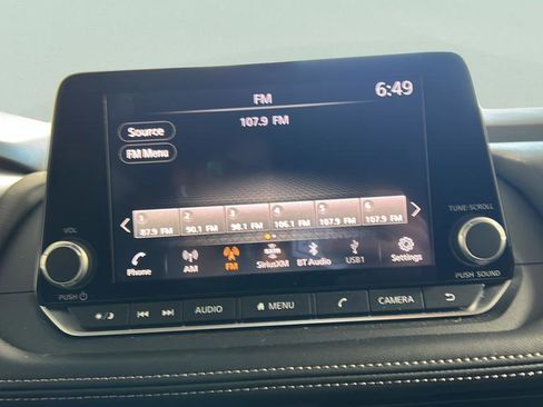 Used 2025 Nissan Rogue SV image 27