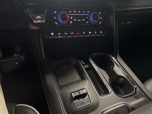 Used 2025 GMC Sierra 2500 AT4X image 15