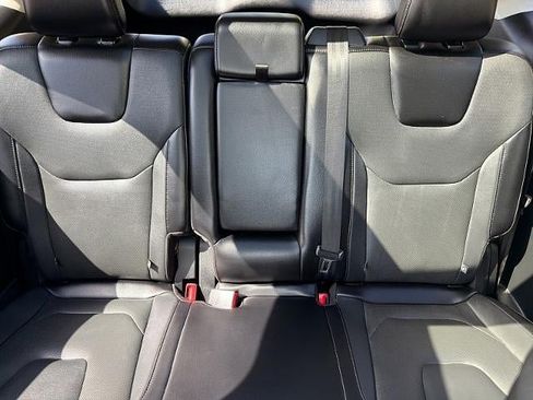 Used 2018 Ford Edge Titanium w/ Equipment Group 301A AWD/4WD image 35