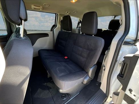 Used 2020 Dodge Grand Caravan SE FWD image 17