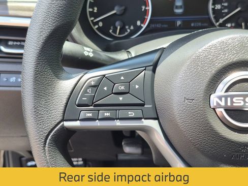 Used 2025 Nissan Altima 2.5 SV FWD image 19