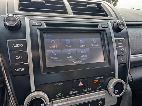 Used 2014 Toyota Camry SE FWD image 19