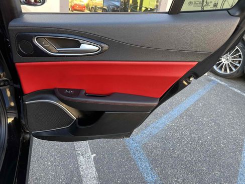 Used 2019 Alfa Romeo Giulia image 66