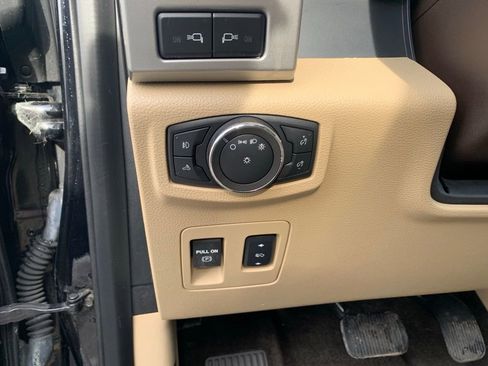 Used 2018 Ford F150 Lariat w/ Equipment Group 502A Luxury image 14