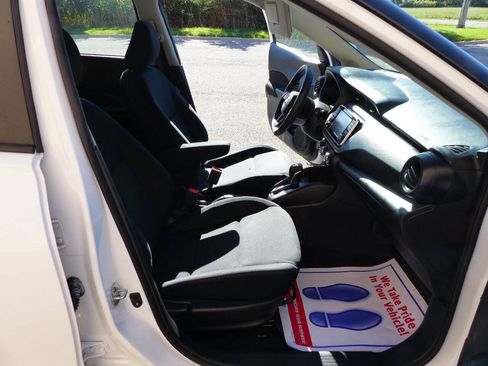 Used 2023 Nissan Kicks S FWD image 40