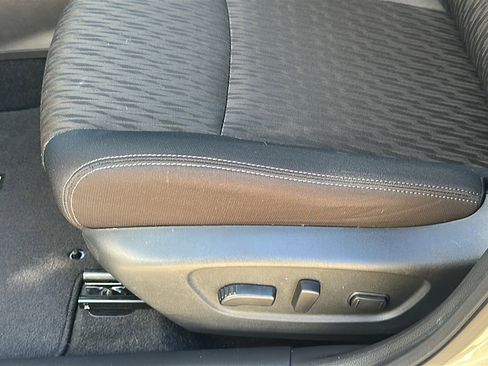 Used 2020 Nissan Rogue SV image 15