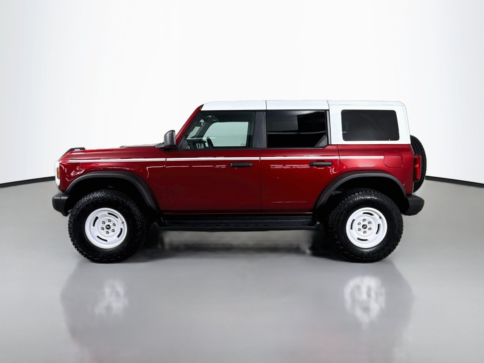 Used 2025 Ford Bronco Heritage Edition AWD/4WD image 2