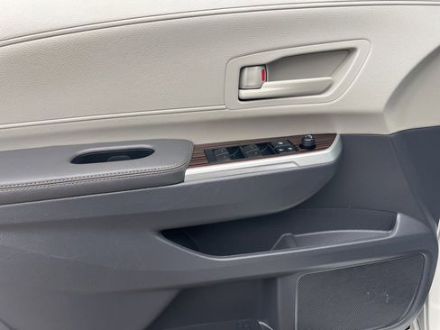 Used 2021 Toyota Sienna LE image 14