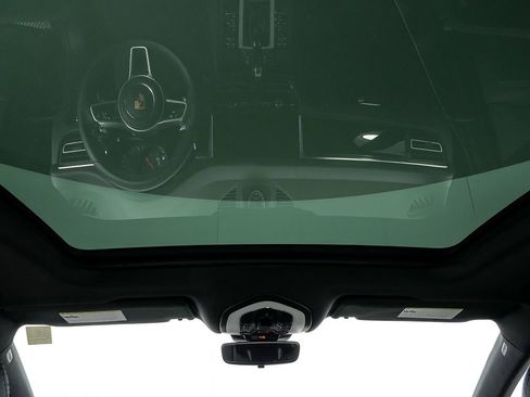 Certified 2020 Porsche Macan AWD/4WD image 20